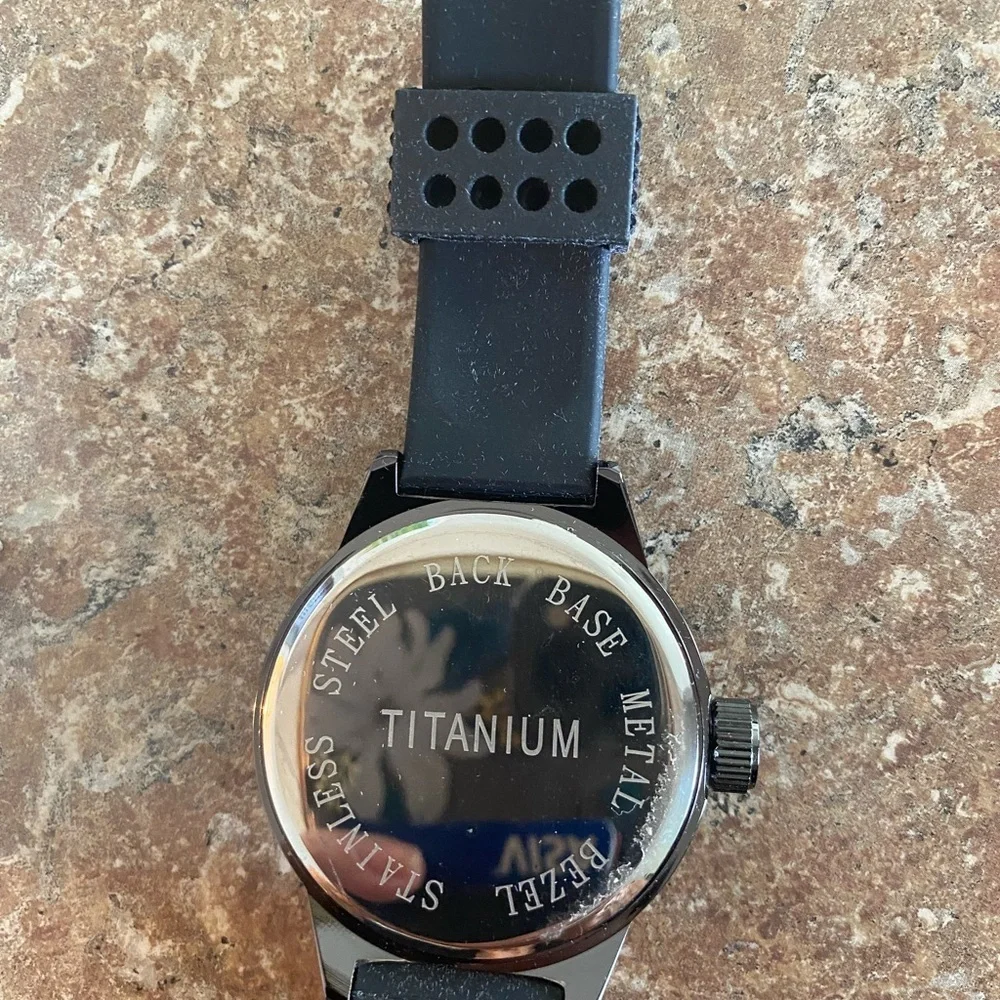 Men's Black Quartz Watch by Titanium stainless steel back base metal bezel